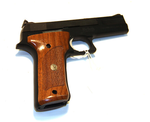 Bonhams : A Smith & Wesson Model 422 Target semi-automatic pistol
