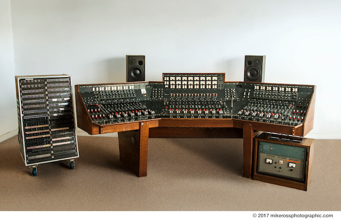 Bonhams : An Abbey Road Studios EMI TG12345 MK IV recording console used  between 1971-1983, housed in Studio 2, the console which Pink Floyd used to  record their landmark album, The Dark