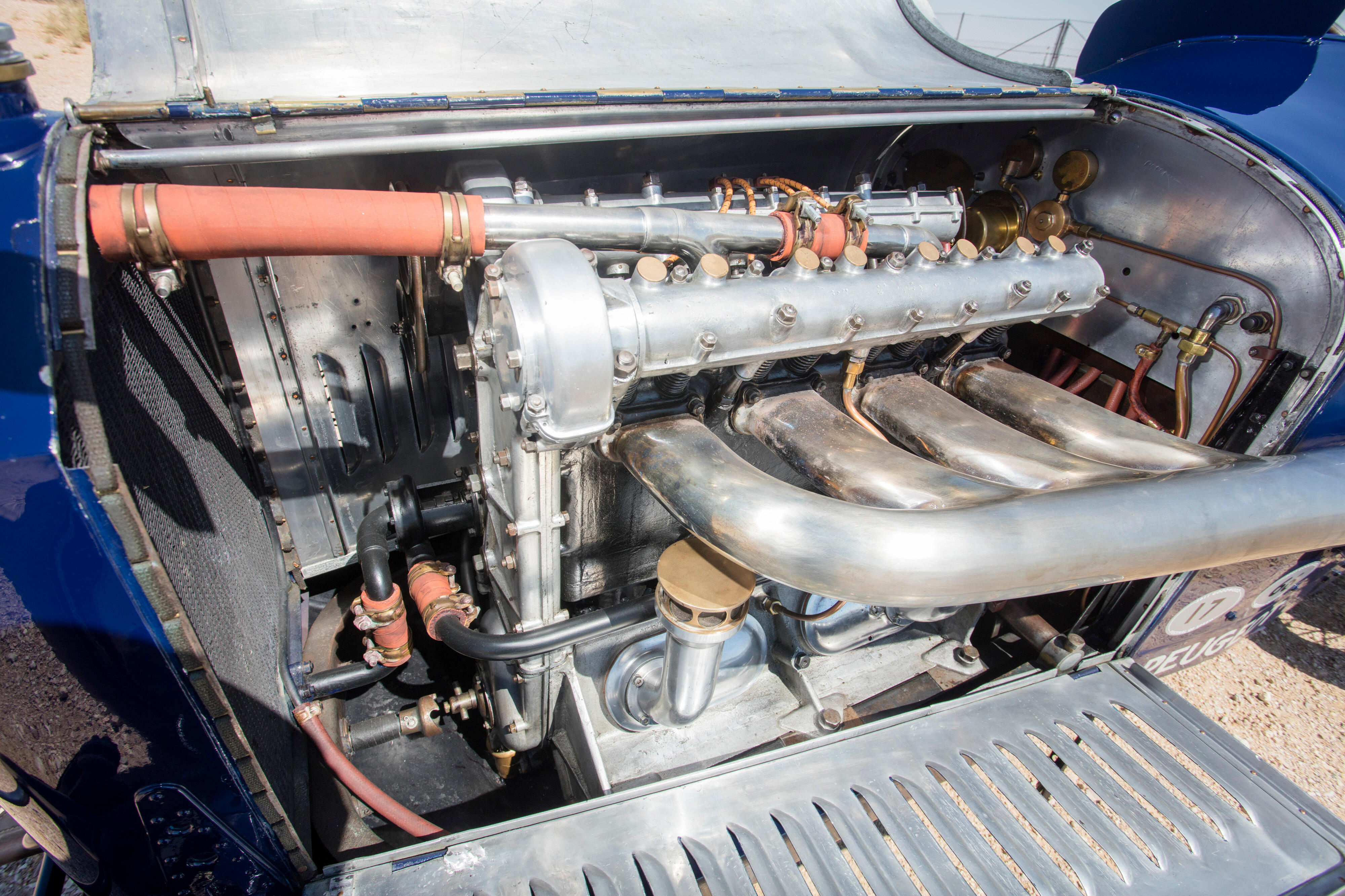 https://img2.bonhams.com/image?src=Images/live/2017-09/20/24668694-2-163.jpg&w=1200&q=75