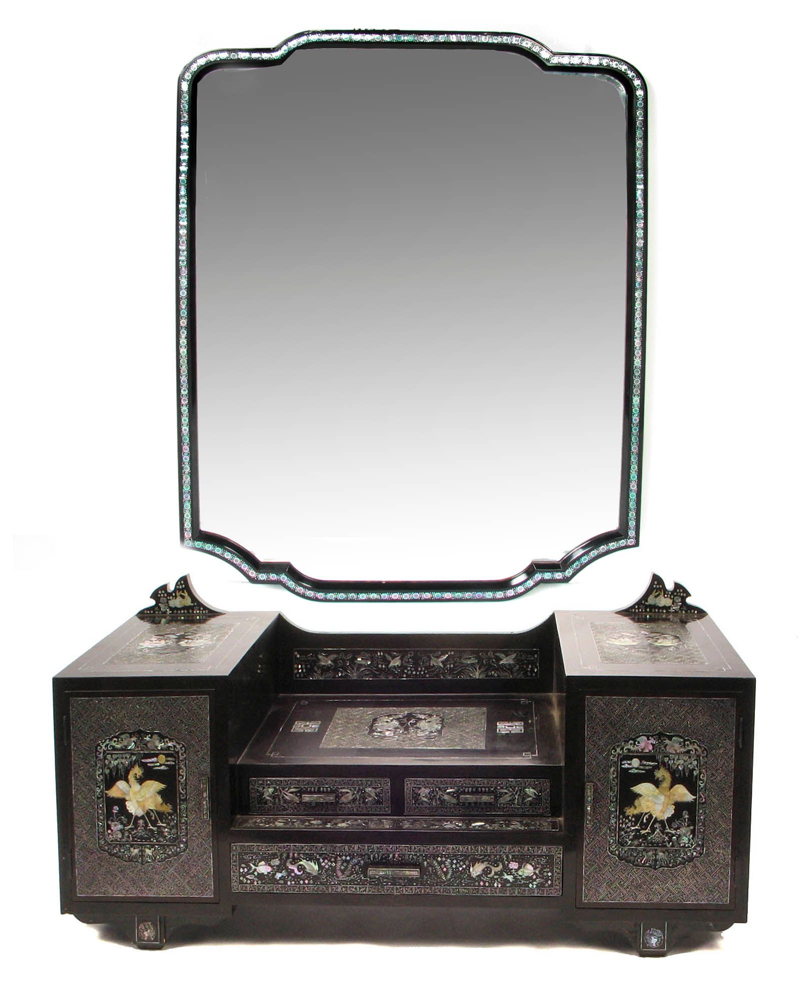 Traditional Korean Mother-of-pearl work Lacquered Dresser (螺鈿鏡台)