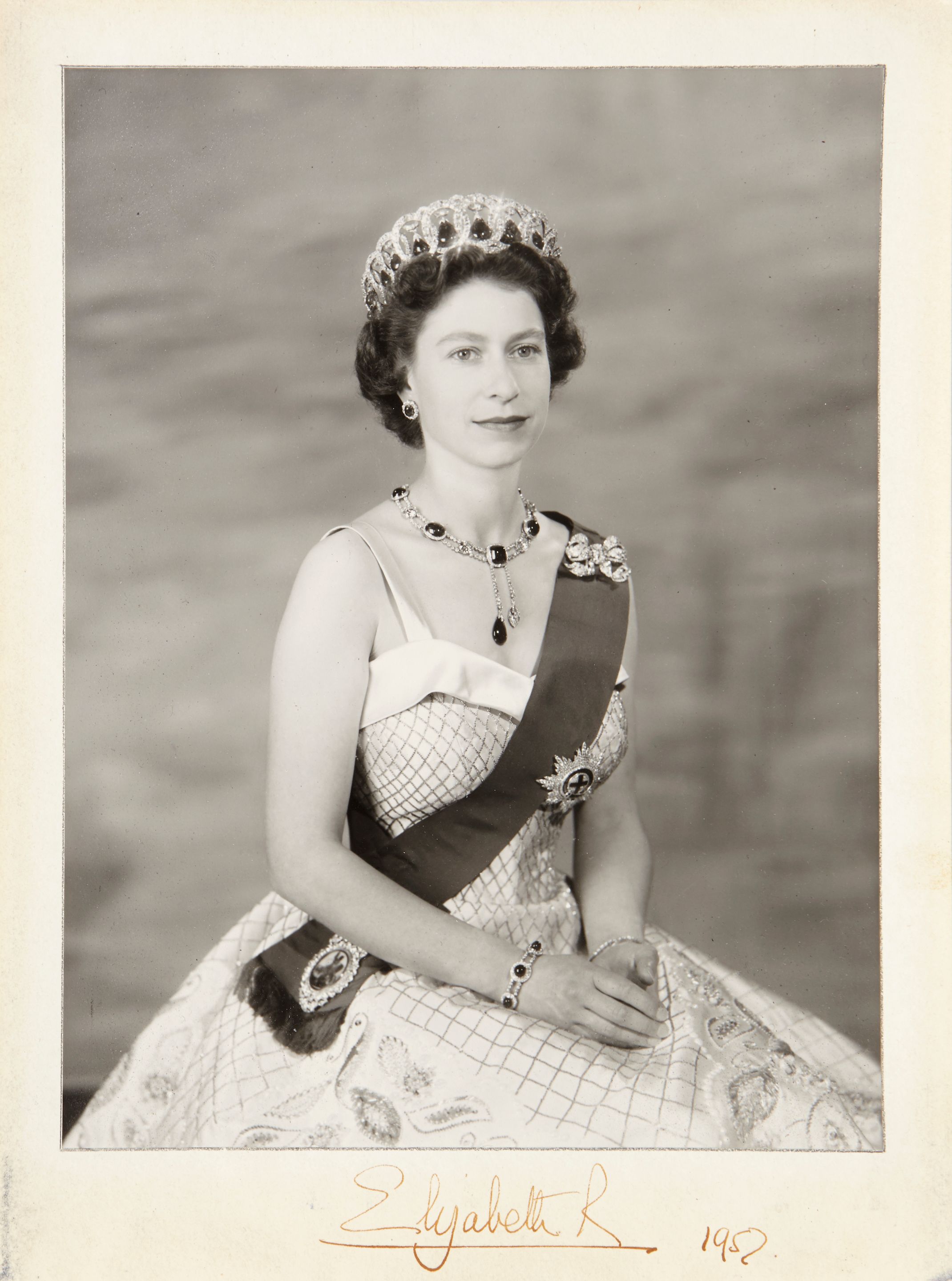 Queen Elizabeth Ii Watch The Windsors Inside The Royal Dynasty