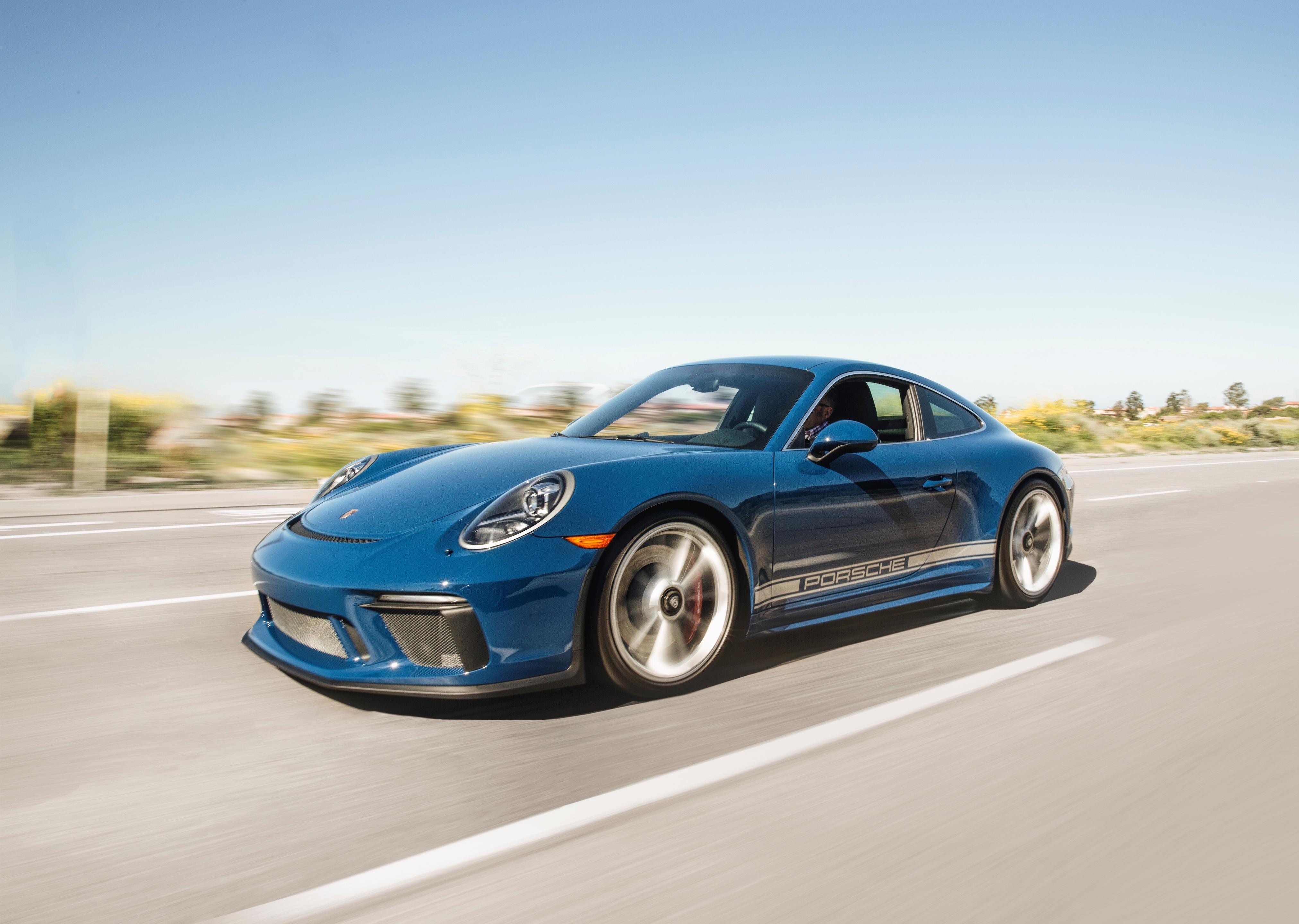 1/43 Spark Porsche 911 991 II GT3 Touring Package 2017