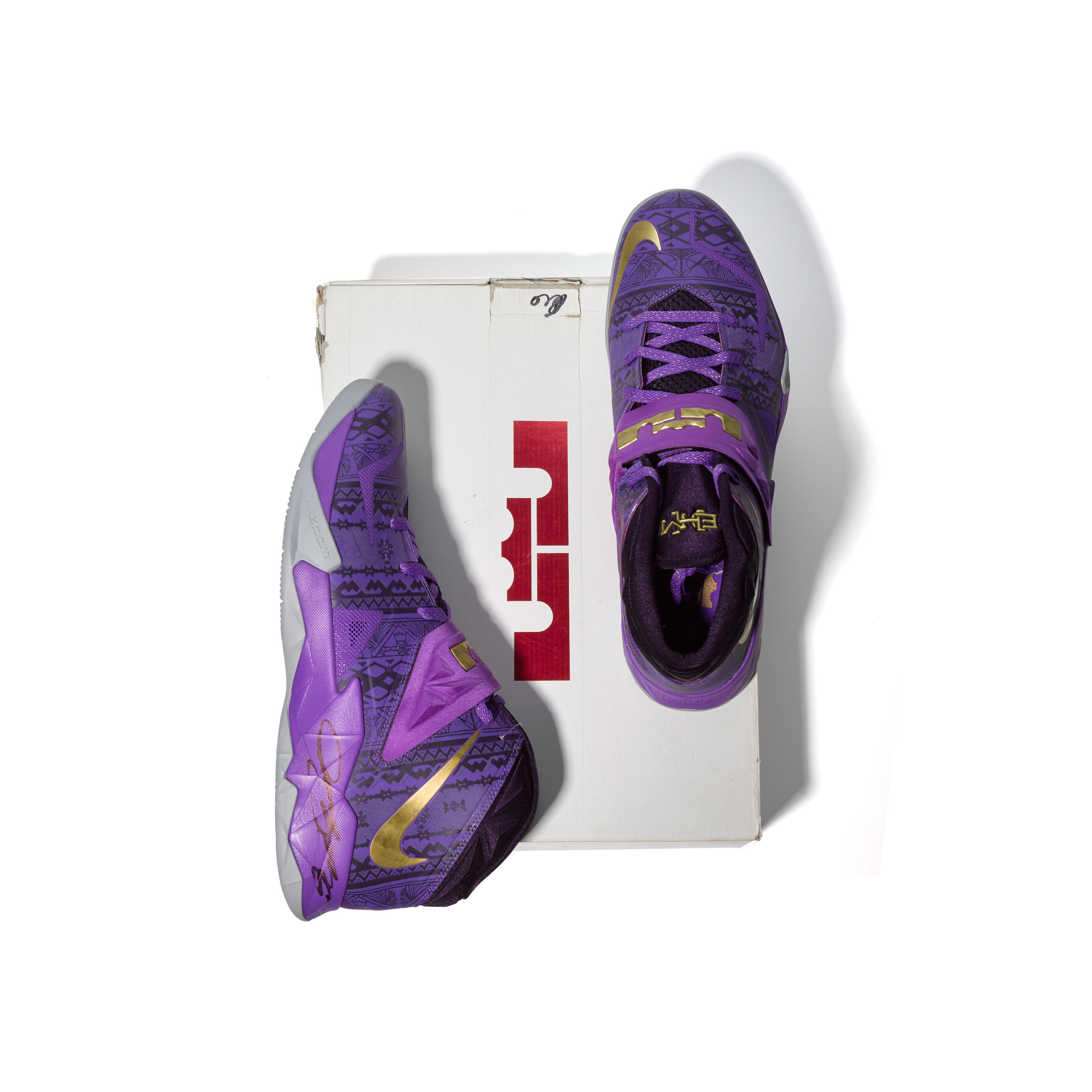 Lebron james bhm shoes hotsell