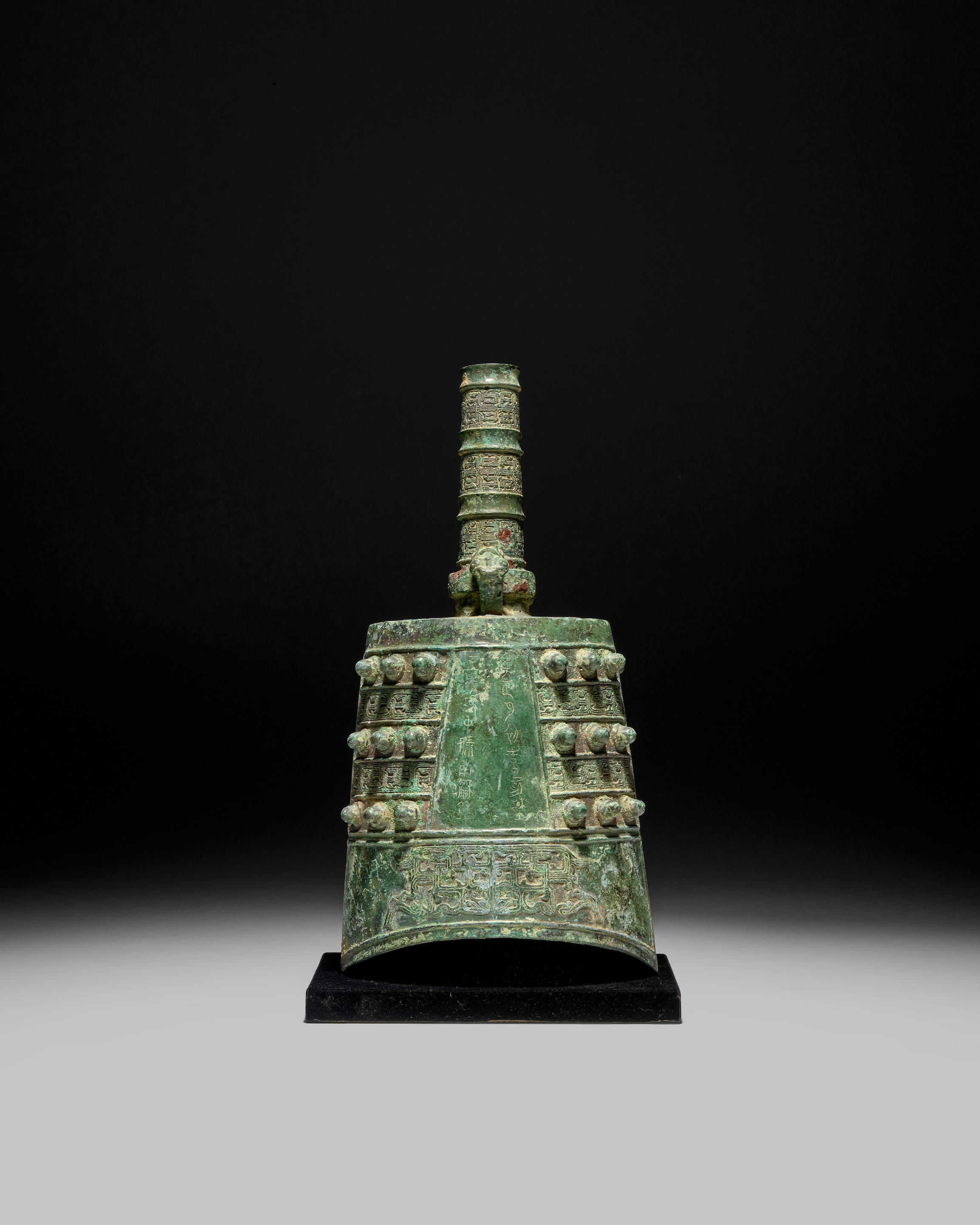 Bonhams : AN ARCHAIC RITUAL BRONZE BELL, YONG Eastern Zhou Dynasty