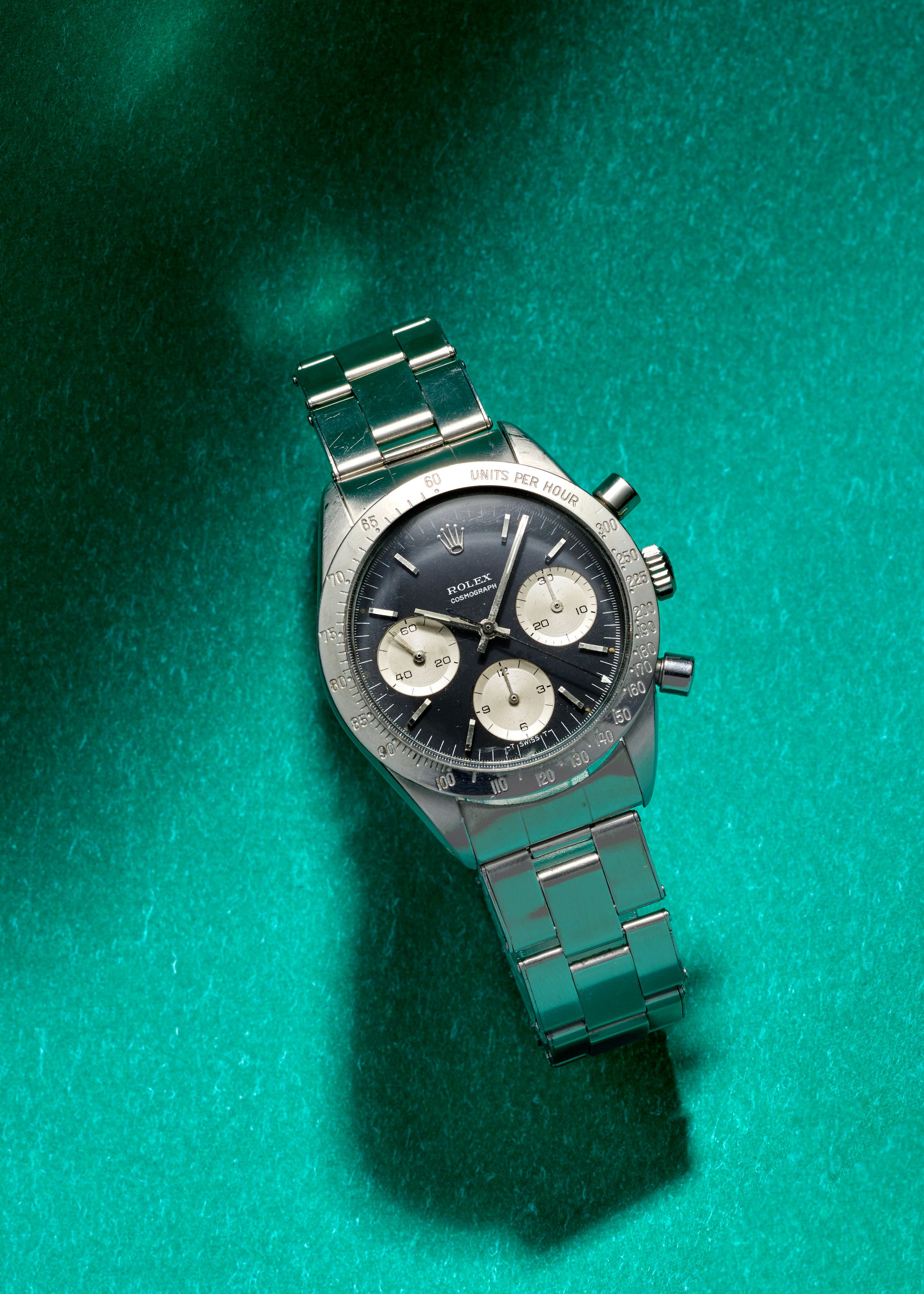 Bonhams A STAINLESS STEEL MANUAL WIND CHRONOGRAPH